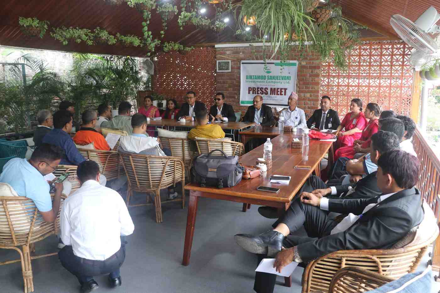 Media interaction session in outdoor setting
